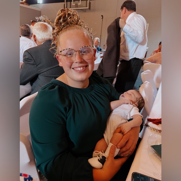 Meet your Posher, Ellie - Picture 1 of 8